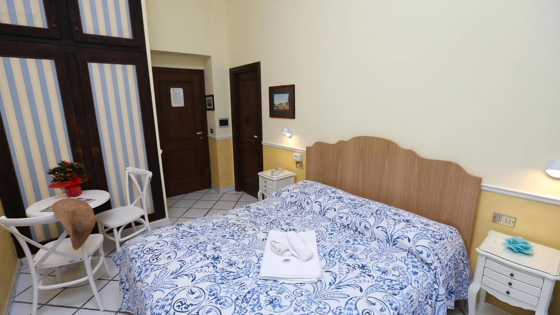 *** Pensión Hotel Santa Lucia 50 Nápoles Italia