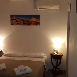 https://domus-ferraro.it-romehotels.com